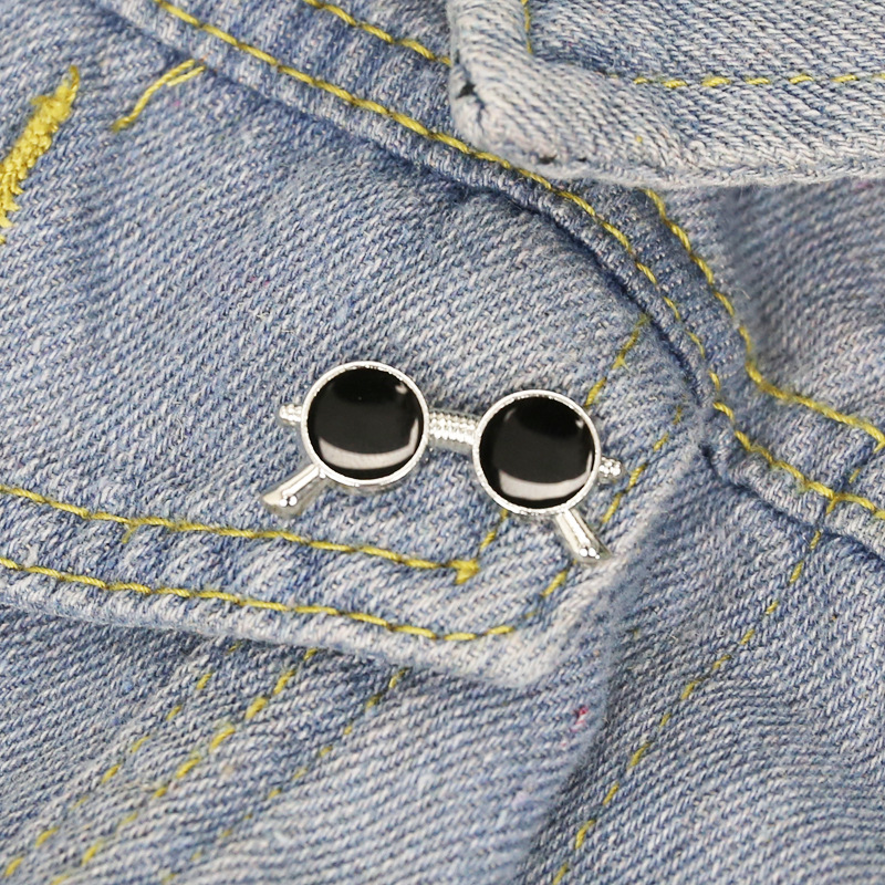 Unisex Alloy Color Sunglasses Shape Brooch Student Oil Paint Glasses Clothes Lapel Pins Women Backpack Sweater Bags Clothing Badge Button Brooches Accessories
Unisex Alloy Color Sunglasses Shape Brooch Student Oil Paint Glasses Clothes Lapel Pins Women Backpack Sweater Bags Clothing Badge Button Brooches Accessories