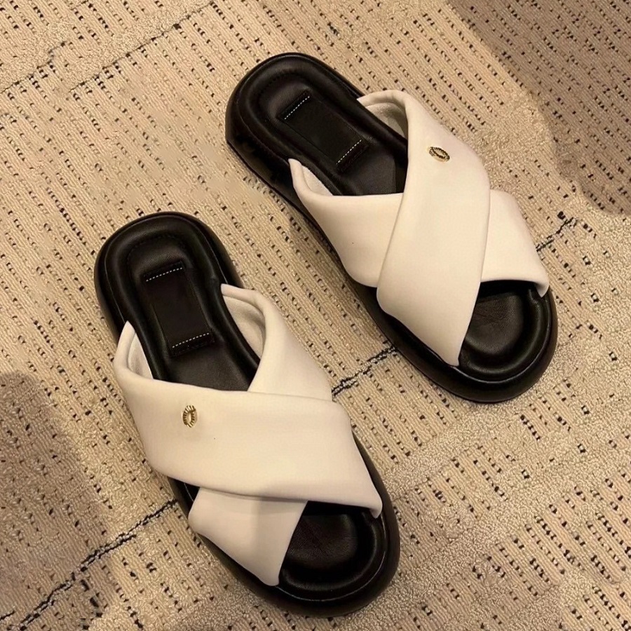 Designer slipper Women Slippers Luxury Sandals Brand Sandals Real Leather Flip Flop Flats Slide Casual Shoes Sneakers Boots by brand 335, Box
Designer slipper Women Slippers Luxury Sandals Brand Sandals Real Leather Flip Flop Flats Slide Casual Shoes Sneakers Boots by brand 335, Box