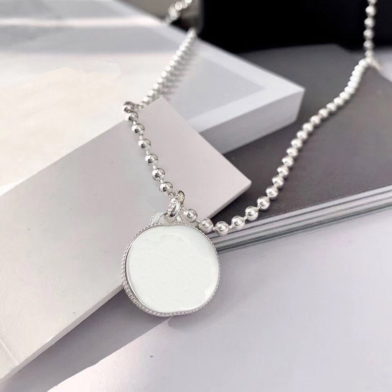 Luxury Pendant Necklaces Designer Jewelry 925 Sliver Plated G Necklace For Women Round Bead Chain Indented Wedding Gift Accessories Box Nice
Luxury Pendant Necklaces Designer Jewelry 925 Sliver Plated G Necklace For Women Round Bead Chain Indented Wedding Gift Accessories Box Nice