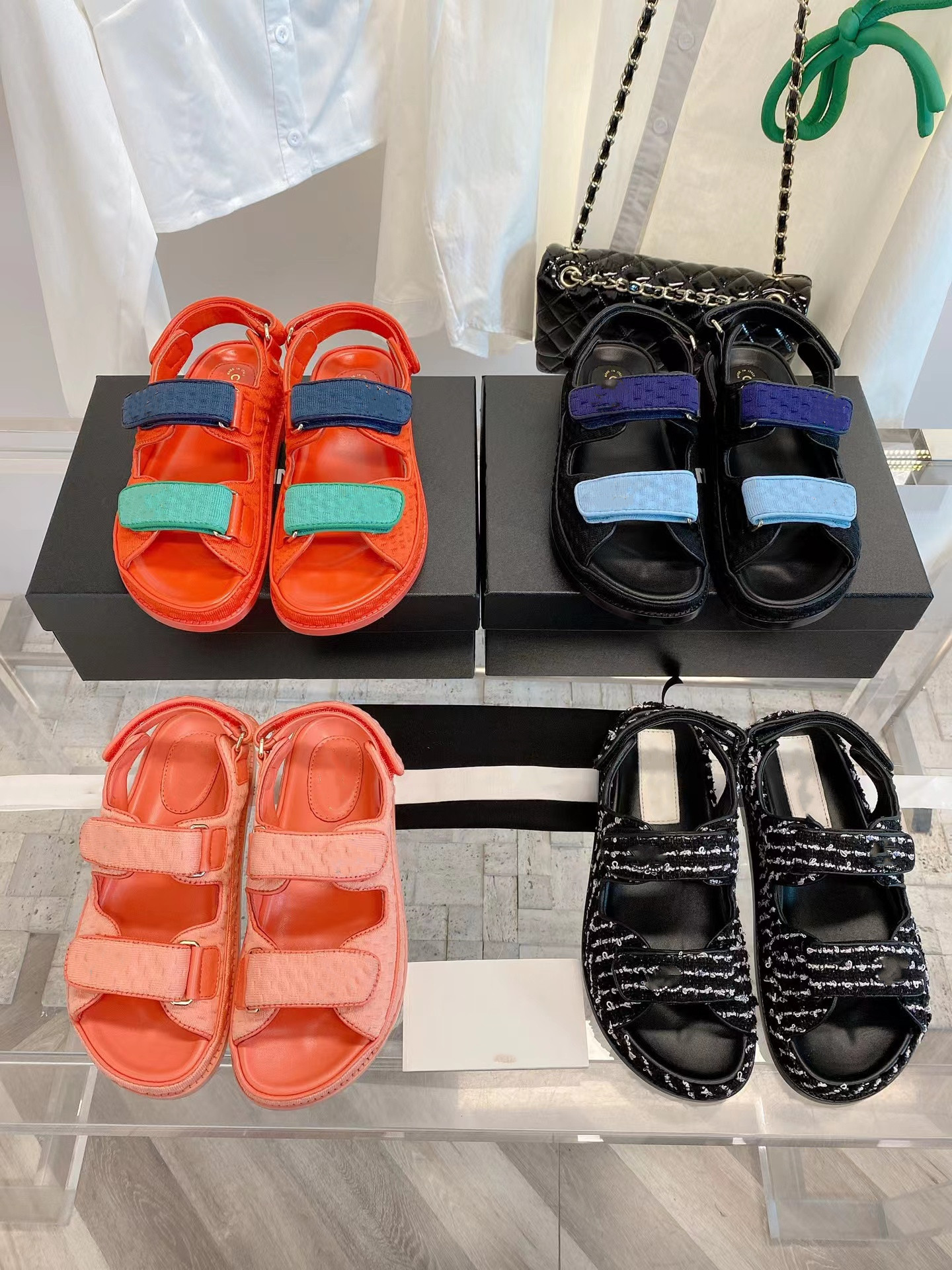 Small fragrant wind sandals genuine leather 2022 Diamond grid flat bottom beach women's outer wear, Color1 
Small fragrant wind sandals genuine leather 2022 Diamond grid flat bottom beach women's outer wear, Color1