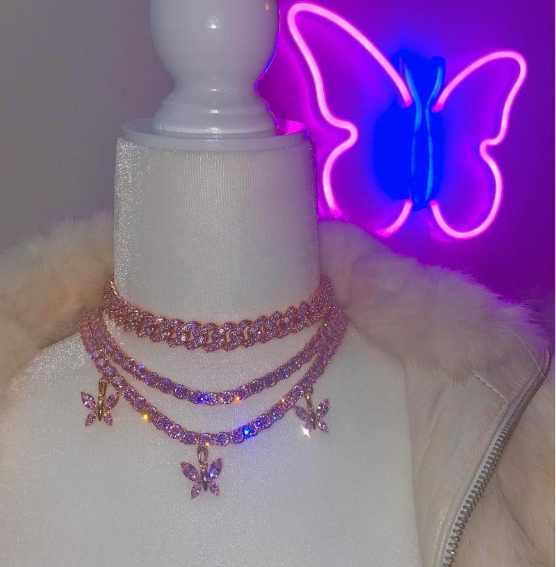 Chokers Iced Out Sparking Bling Hip Hop Women Men Jewelry 5mm Cz Tennis Chain Pink Pinky Butterfly Charm Choker NecklacesChokers
Chokers Iced Out Sparking Bling Hip Hop Women Men Jewelry 5mm Cz Tennis Chain Pink Pinky Butterfly Charm Choker NecklacesChokers