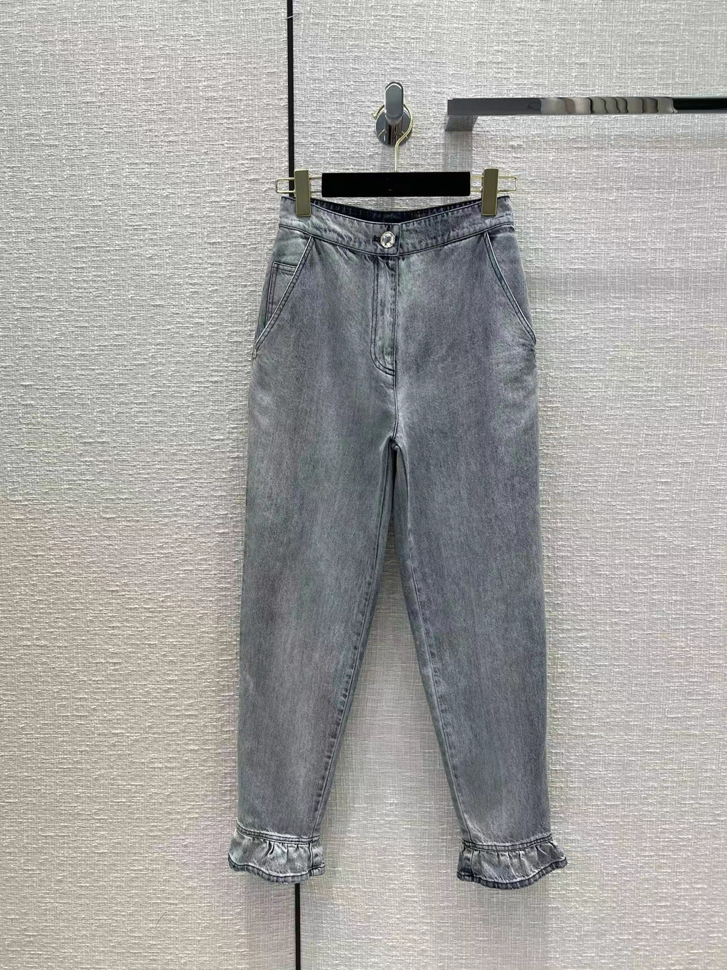 Milan Runway Jeans 2022 Summer Autumn Fashion Designer Pants Brand Same Style Luxury Women' Clothing 0630-10, Picture color
Milan Runway Jeans 2022 Summer Autumn Fashion Designer Pants Brand Same Style Luxury Women' Clothing 0630-10, Picture color