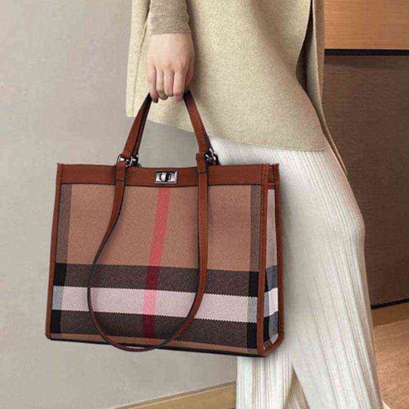 Women's bags Luxury Women Cowhide Leather Handbags 2022 New Fashion lattice High Quality Large Capacity Designer Canvas bag Y220405, Brown
Women's bags Luxury Women Cowhide Leather Handbags 2022 New Fashion lattice High Quality Large Capacity Designer Canvas bag Y220405, Brown