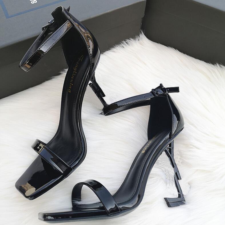 Classics Women shoes heels Sandals fashion Beach Thick bottom Dress Shoe Alphabet lady Sandal Leather High heel lides
Classics Women shoes heels Sandals fashion Beach Thick bottom Dress Shoe Alphabet lady Sandal Leather High heel lides