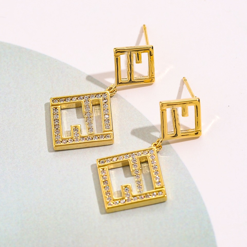 Simple 18K Gold Plated 925 Silver Luxury Brand Designers Letters Stud Stainless Steel Famous Women Crystal Rhinestone Eardrop Earring Wedding Party Jewerlry Gift
Simple 18K Gold Plated 925 Silver Luxury Brand Designers Letters Stud Stainless Steel Famous Women Crystal Rhinestone Eardrop Earring Wedding Party Jewerlry Gift