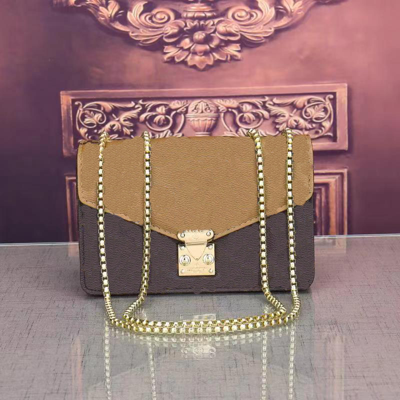 2SS Maxi Jumbo quilted patent leather bag shiny classic double flip handbag rectangular metal hardware matelass chain cross handbag, Extra freight
2SS Maxi Jumbo quilted patent leather bag shiny classic double flip handbag rectangular metal hardware matelass chain cross handbag, Extra freight