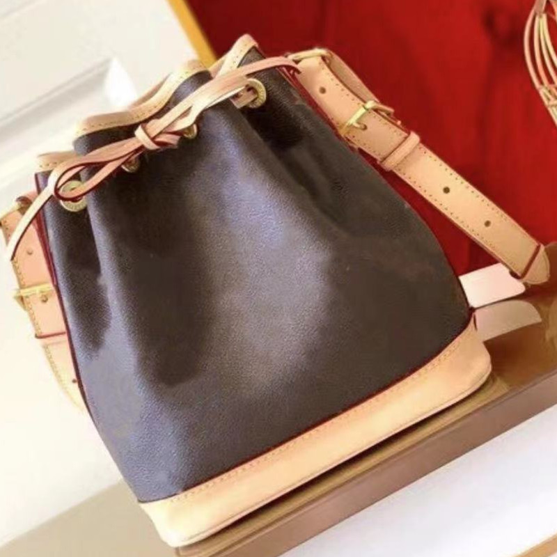 2023 Famous women bag classical high quality women handbag with Serial Number large capacity shoulder tote bags day clutch purse, Deep brown
2023 Famous women bag classical high quality women handbag with Serial Number large capacity shoulder tote bags day clutch purse, Deep brown
