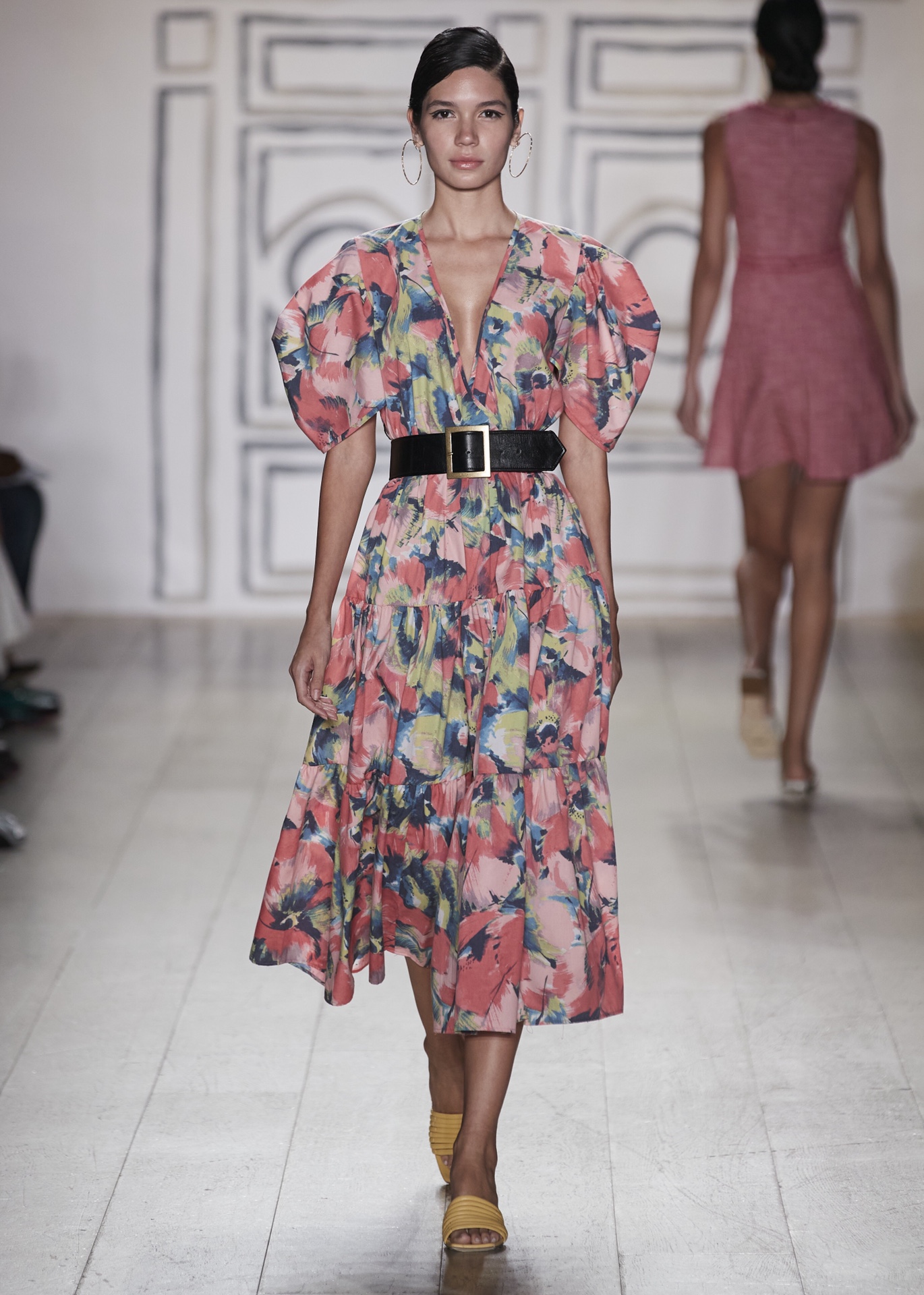 2022 spring / summer dress European fashion brand graffiti rendering pattern dress, Red
2022 spring / summer dress European fashion brand graffiti rendering pattern dress, Red