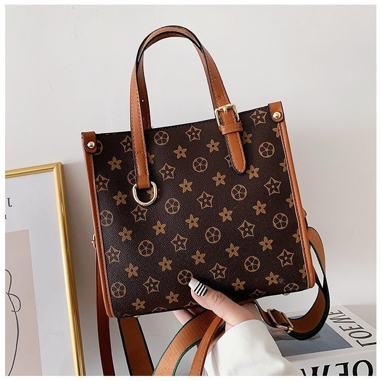 Ladies Quality Letter New Popular Women's Handbag Simple Bag Small Classic Female Shoulder bags
Ladies Quality Letter New Popular Women's Handbag Simple Bag Small Classic Female Shoulder bags