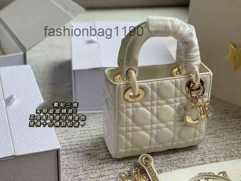 Designer bag Lady Bags 2022 D Handbags Bag Handbags Women d 22 Women's Bag Single Shoulder Messenger Hand-held Diana Mini Three Grid Leather PHZ, Three red squares
Designer bag Lady Bags 2022 D Handbags Bag Handbags Women d 22 Women's Bag Single Shoulder Messenger Hand-held Diana Mini Three Grid Leather PHZ, Three red squares