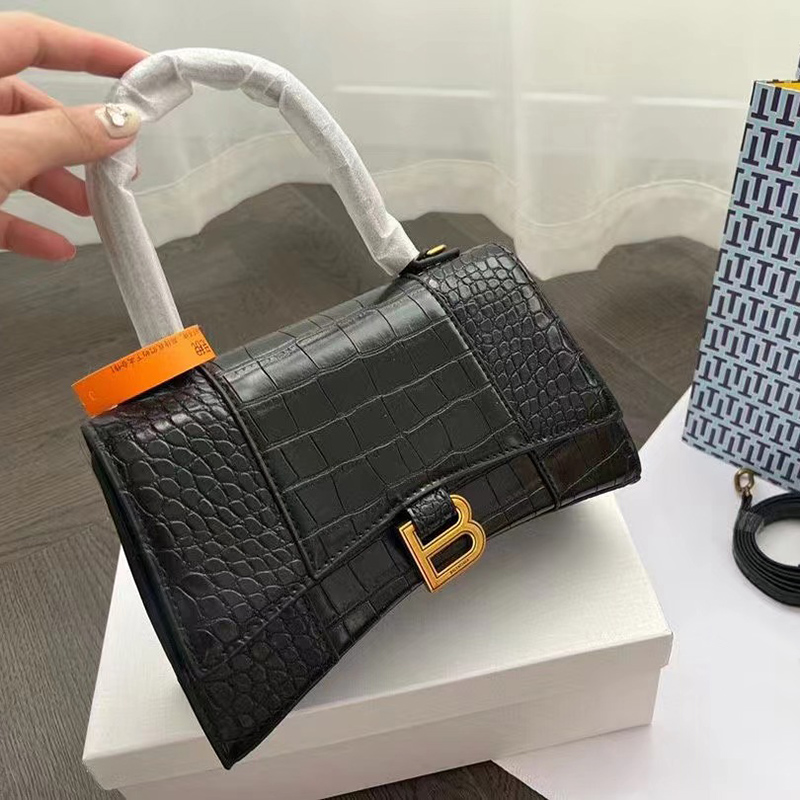 Designer women's bags Shopping shoulder bag fashion handbag fork body half -month luxury leather classic 
Designer women's bags Shopping shoulder bag fashion handbag fork body half -month luxury leather classic