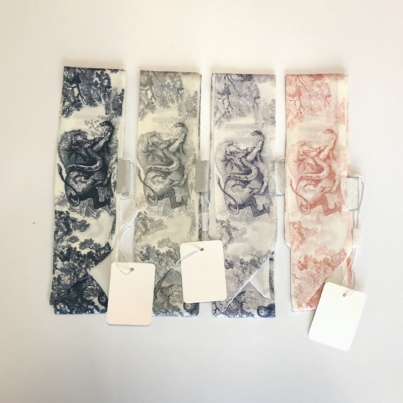 Luxury designer lady scarf fashion alphabet handbag scarves tie hair bundle high quality 100 silk scarfs size 8x120cm
Luxury designer lady scarf fashion alphabet handbag scarves tie hair bundle high quality 100 silk scarfs size 8x120cm