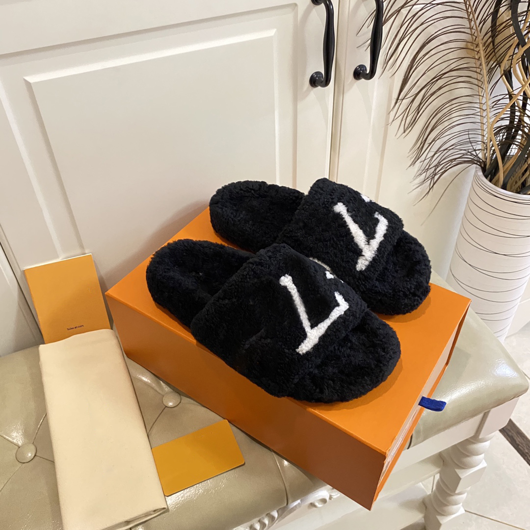 Designer Slippers Wool Slipper Women Warm Sandals Fluffy Furry Slides Autumn Winter Slide Comfort Scuffs Shoes
Designer Slippers Wool Slipper Women Warm Sandals Fluffy Furry Slides Autumn Winter Slide Comfort Scuffs Shoes