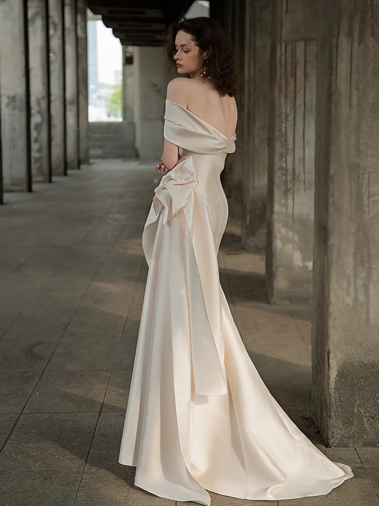 Shoulder Strapless Wedding Dresses Sexy Floor Length Small trailing satin Bridal Gowns, Ivory
Shoulder Strapless Wedding Dresses Sexy Floor Length Small trailing satin Bridal Gowns, Ivory