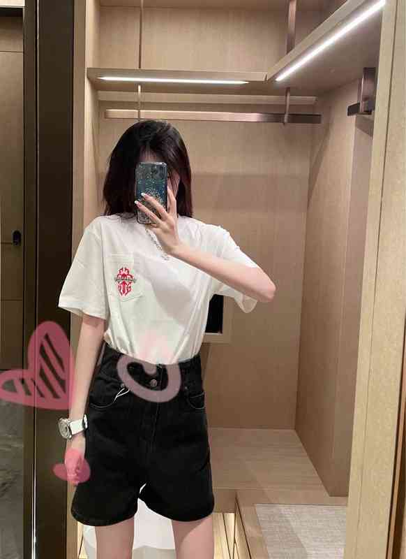 Factory Online Export Designer Brand Short Sleeves Ch22ss Summer New Print Cross Letter Sleeve T-shirt Female Design Simple Loose Top, White
Factory Online Export Designer Brand Short Sleeves Ch22ss Summer New Print Cross Letter Sleeve T-shirt Female Design Simple Loose Top, White