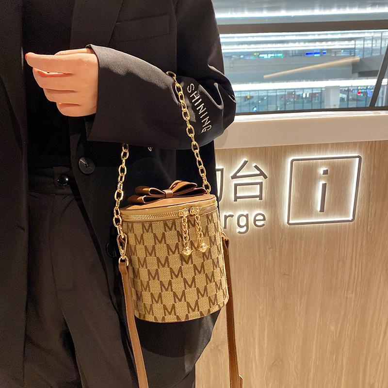 Evening Bags Luxury Designer Handbag Women's Leather 2022 Letter Printing Female Shoulder Bag Bucket Party Vintage Brand Trend Messenger, Beige
Evening Bags Luxury Designer Handbag Women's Leather 2022 Letter Printing Female Shoulder Bag Bucket Party Vintage Brand Trend Messenger, Beige