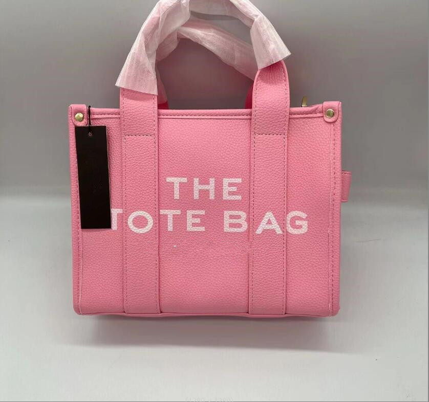 2022 Designer The Tote Bag Leather Traveler High quality Luxurious Crossbody Shoulder Handbags With strap Black Pink Totes Bags Handbag, Red
2022 Designer The Tote Bag Leather Traveler High quality Luxurious Crossbody Shoulder Handbags With strap Black Pink Totes Bags Handbag, Red