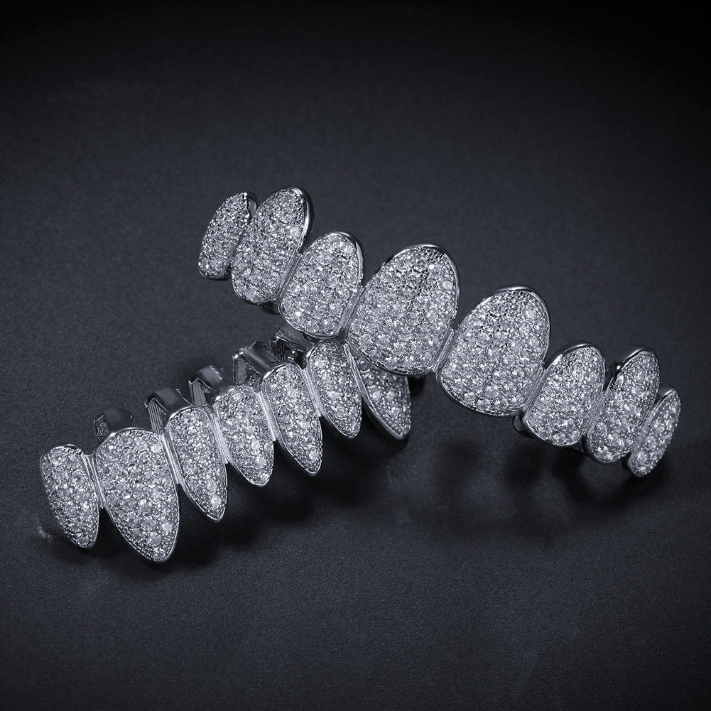 Gold Silver 8 Tooth Hip Hop Grillz Vampire Teeth Dental Grills Iced Out Micro Pave Cubic Zircon Top Bottom Brace Teeth Sets2024457