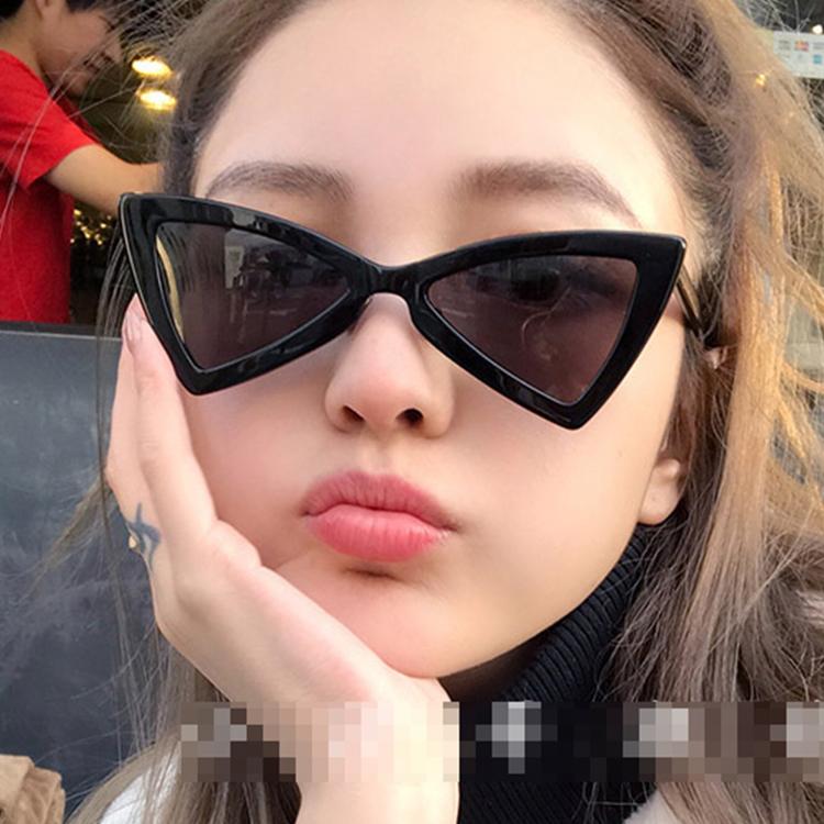 Sunglasses 2022 BRAND DESIGN Cat Eye Women Vintage Gradient Glasses Retro Sun Style Female Eyewear UV400 Oculos, White;black
Sunglasses 2022 BRAND DESIGN Cat Eye Women Vintage Gradient Glasses Retro Sun Style Female Eyewear UV400 Oculos, White;black