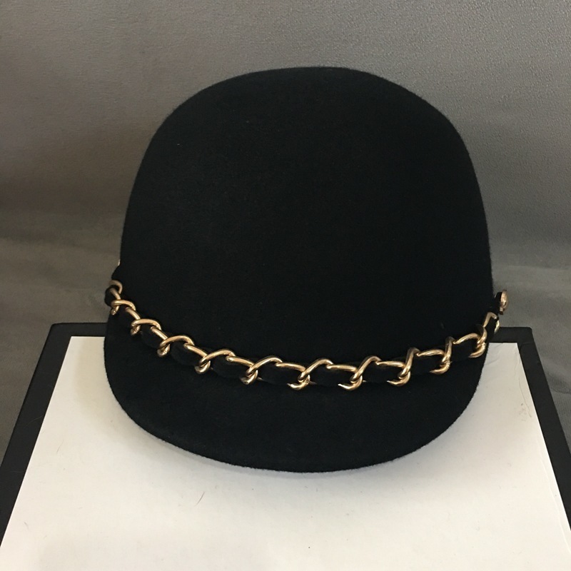 Classical Soft Warm Wool Cap Felt Women Winter Hat Fashion Gold Chain Trim sboy Style Visor Beret Hat Black Cabbie Hat adjust 220507