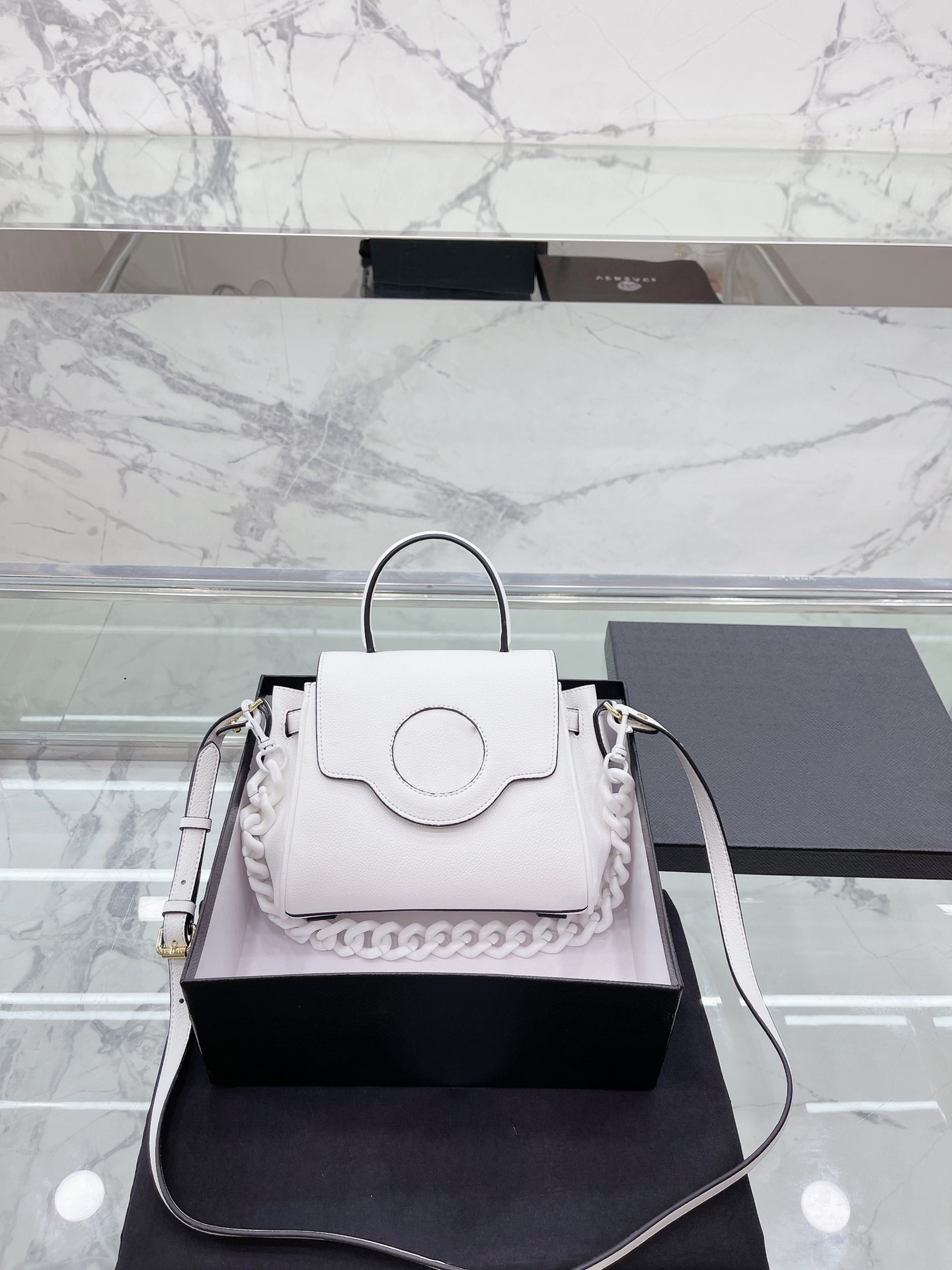Designers shoulder bag Luxury tote purse handbag message bags cluth top quality Brand classic Genuine leather Crossbody Gift box La medusa mini 20CM chain White, Beige
Designers shoulder bag Luxury tote purse handbag message bags cluth top quality Brand classic Genuine leather Crossbody Gift box La medusa mini 20CM chain White, Beige