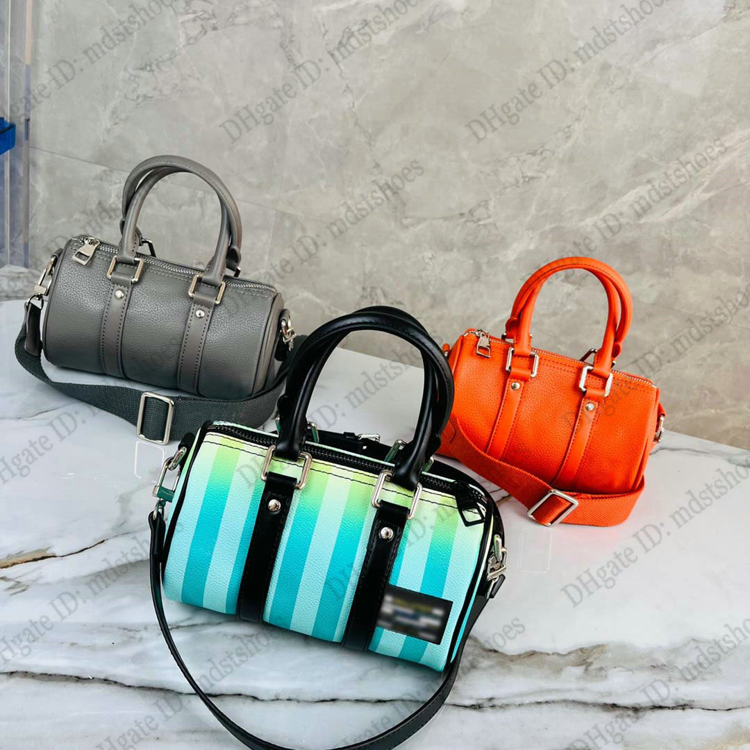 KEEP XS ALL Aerogram Mini Travel bag Mens Designer Handle Bag 2022SS Luxury Cross Body For Men Double zipped Purse Wallet M81004 Shoulder Bags
KEEP XS ALL Aerogram Mini Travel bag Mens Designer Handle Bag 2022SS Luxury Cross Body For Men Double zipped Purse Wallet M81004 Shoulder Bags