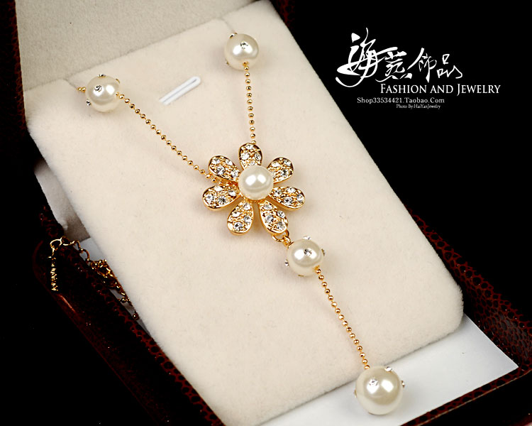 New designed Choker Retro pearl women Necklace Female D Letter pendants Bracelet lady Letter Earrings 02210
New designed Choker Retro pearl women Necklace Female D Letter pendants Bracelet lady Letter Earrings 02210