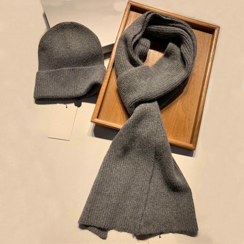 2022 New Designer Scarf Hat Set Mens Womens Winter Warm Beanie and Scarves Sets High Quality 6 Colors Optional Exquisite Gift Box
2022 New Designer Scarf Hat Set Mens Womens Winter Warm Beanie and Scarves Sets High Quality 6 Colors Optional Exquisite Gift Box