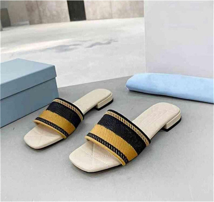 2022 Designer Women Slippers Embroidered Sandals Fabric Triangle Slides Mules Knitted Slipper Womens Home Flip Flops Casual Summer Leather Flat Slide Rubber Sole, Red
2022 Designer Women Slippers Embroidered Sandals Fabric Triangle Slides Mules Knitted Slipper Womens Home Flip Flops Casual Summer Leather Flat Slide Rubber Sole, Red