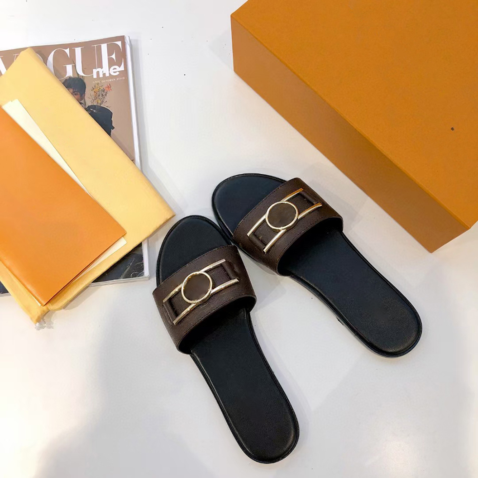 Designer Comfort Sandal Slippers Women Leather Shoes Womens Luxury Metal Decoration slipper Summer Casual Shoe Beach Flip Flops Size 35-42