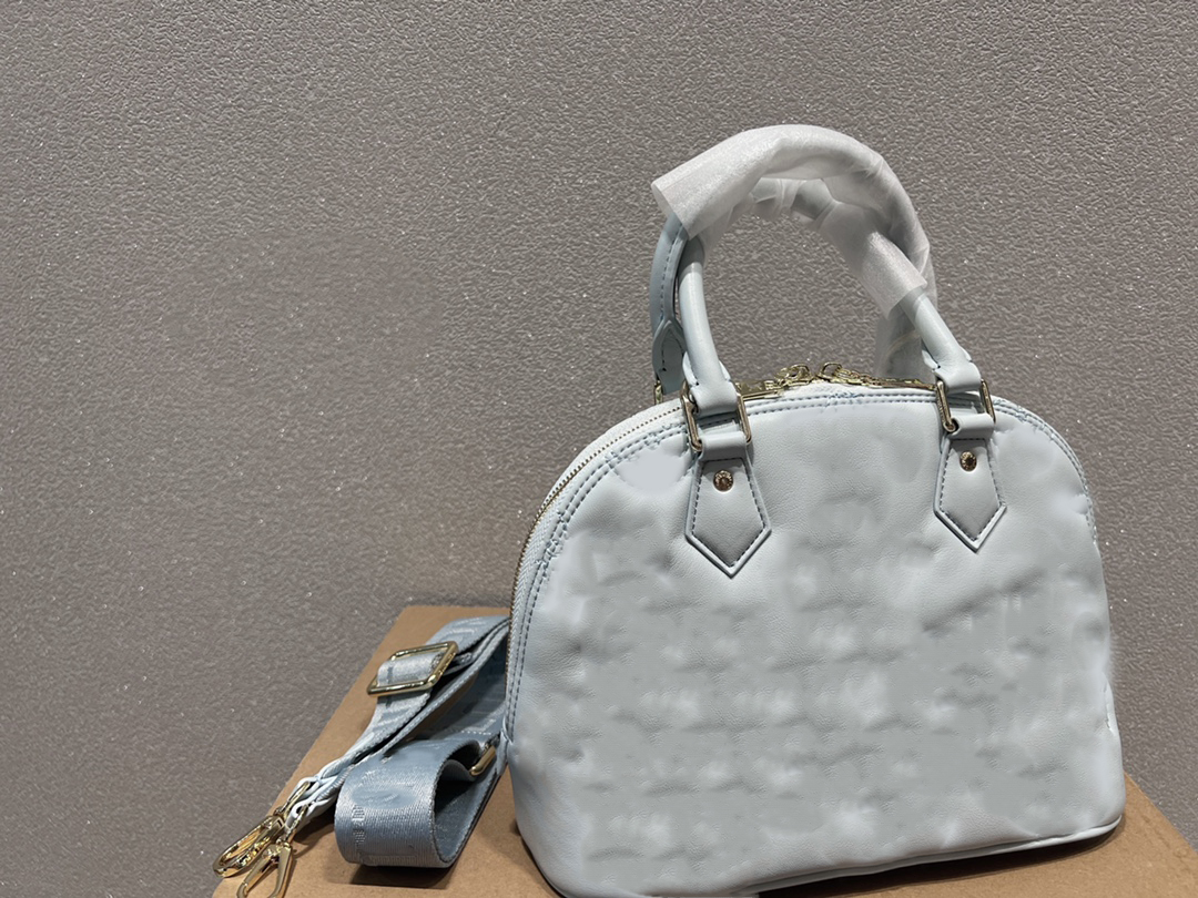 designer bags alma BB bag Quilted and embroidered raised Classic Printing luxury hangbag Banana Yellow Black Bleu Glacier Blue, Clear
designer bags alma BB bag Quilted and embroidered raised Classic Printing luxury hangbag Banana Yellow Black Bleu Glacier Blue, Clear