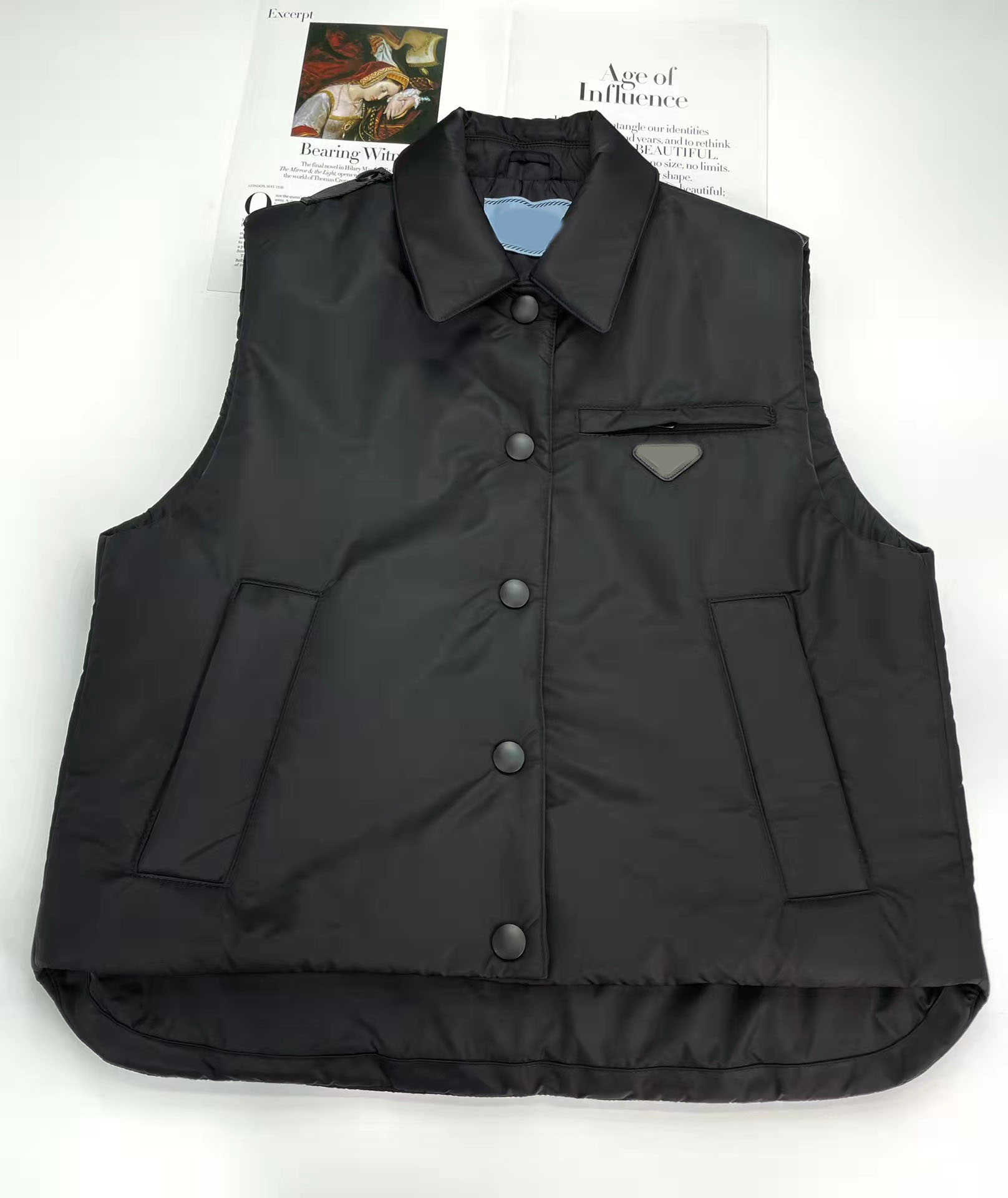 Expensive P home Men' Vests Outerwear triangle badge logo vest high quality -L, Supplement (not shipped separately)
Expensive P home Men' Vests Outerwear triangle badge logo vest high quality -L, Supplement (not shipped separately)