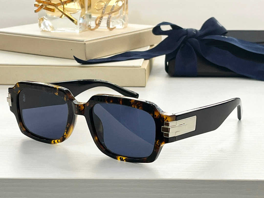 Style Sunglasses BLACKSUIT For Men S1I Women Summer Anti-Ultraviolet Retro Plate Square Frame Random Box
Style Sunglasses BLACKSUIT For Men S1I Women Summer Anti-Ultraviolet Retro Plate Square Frame Random Box