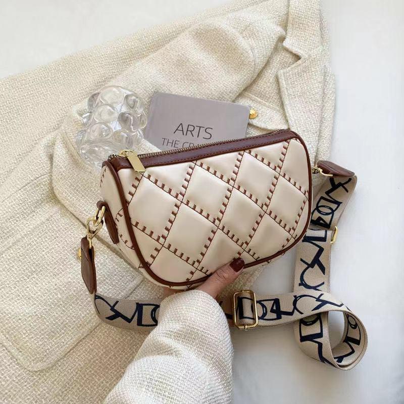 Shoulder Bags Phone For Women Wide Straps Female Bag Fashion Wild Small Square Casual Solid Color Lady Messenger BagShoulder, Black
Shoulder Bags Phone For Women Wide Straps Female Bag Fashion Wild Small Square Casual Solid Color Lady Messenger BagShoulder, Black
