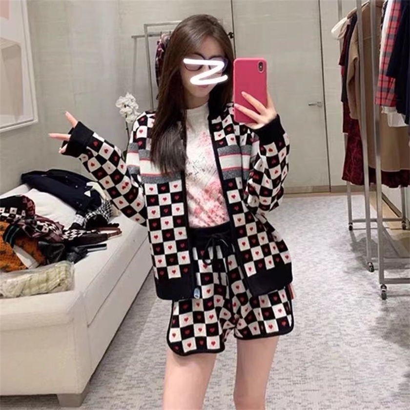 summer explosion Two sets Western new women, autumn clothes, small ones, salt and sweet fried Street chessboard fashion suits., Two color pictures
summer explosion Two sets Western new women, autumn clothes, small ones, salt and sweet fried Street chessboard fashion suits., Two color pictures