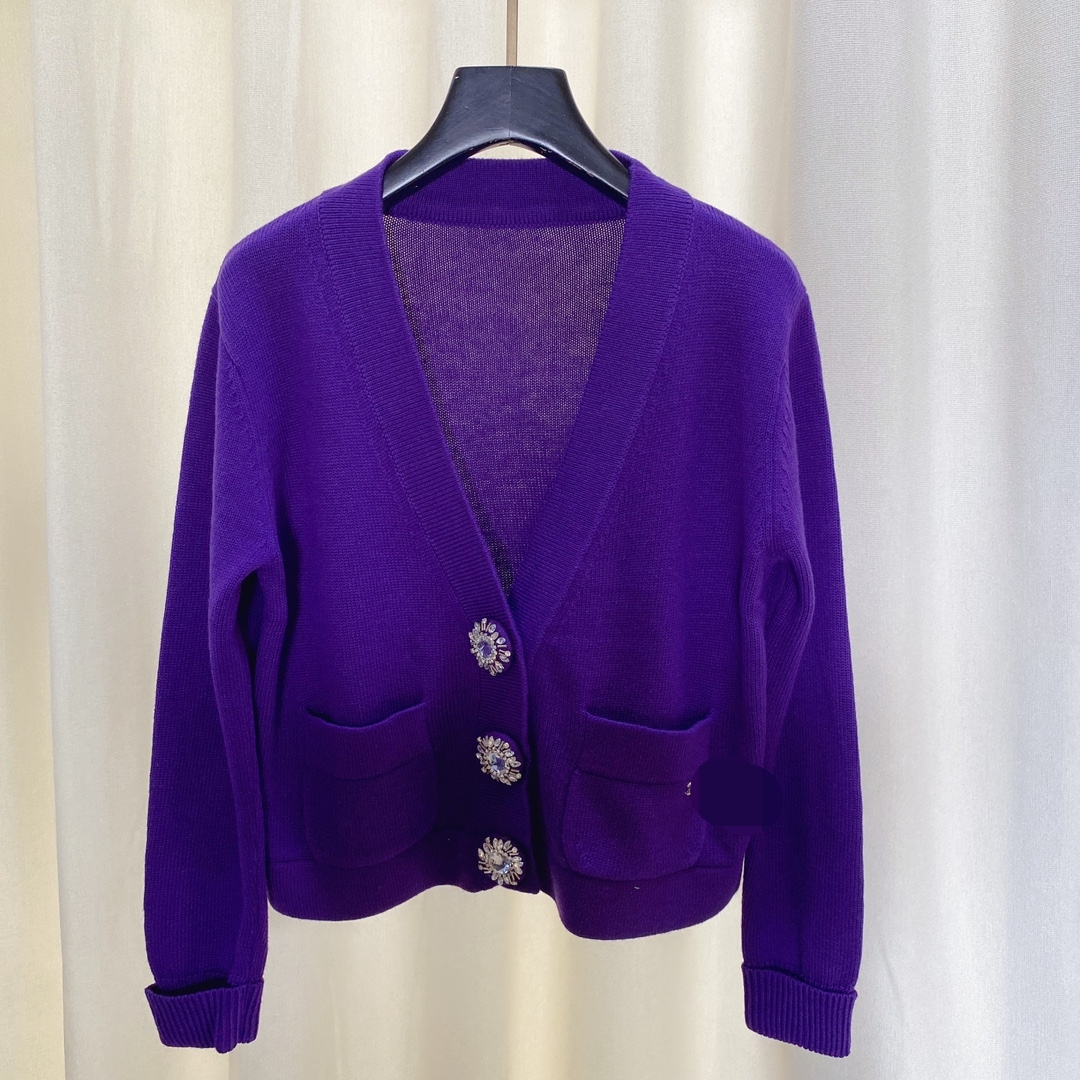 809 L 2022 Milan Runway Autumn Summer Brand Same Style Sweater V Neck Cardigan Purple High Quality Womens meiyi, Black
809 L 2022 Milan Runway Autumn Summer Brand Same Style Sweater V Neck Cardigan Purple High Quality Womens meiyi, Black