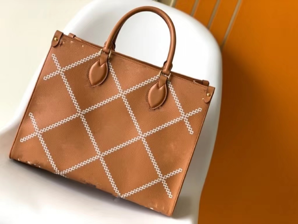 1V Fashion Bags Totes Classic style Leather material Multiple carrying modes high quality and inexpensive, Brown
1V Fashion Bags Totes Classic style Leather material Multiple carrying modes high quality and inexpensive, Brown