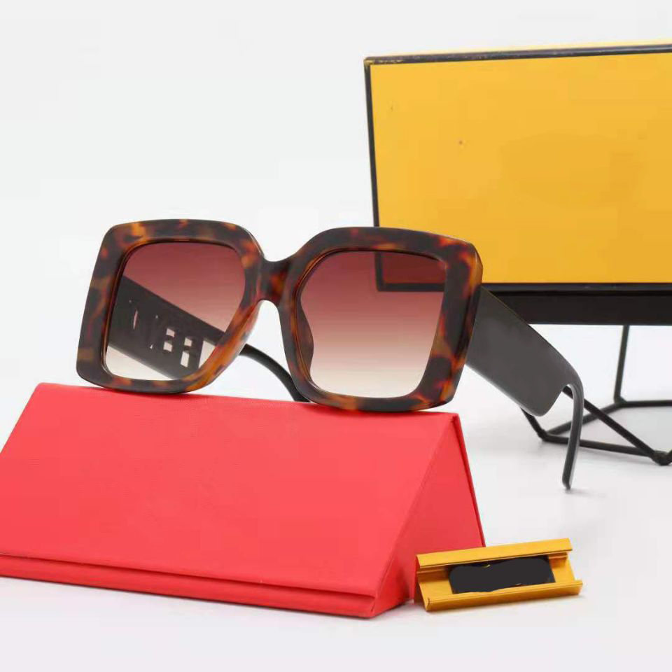 Luxury Brand Sunglass Classical Designer Polarized Glasses Men Women Pilot Sunglasses UV400 Eyewear Sunnies Metal Frame Polaroid Lens
Luxury Brand Sunglass Classical Designer Polarized Glasses Men Women Pilot Sunglasses UV400 Eyewear Sunnies Metal Frame Polaroid Lens