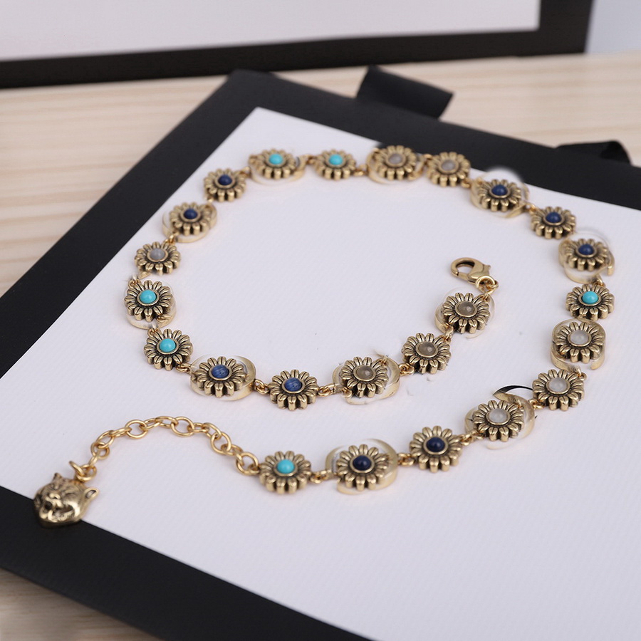 New designed Choker Vintage Turquoise Daisy Double Letters chain Women's Bracelet ladies fashion flower Necklace Designer Jewelry N018
New designed Choker Vintage Turquoise Daisy Double Letters chain Women's Bracelet ladies fashion flower Necklace Designer Jewelry N018