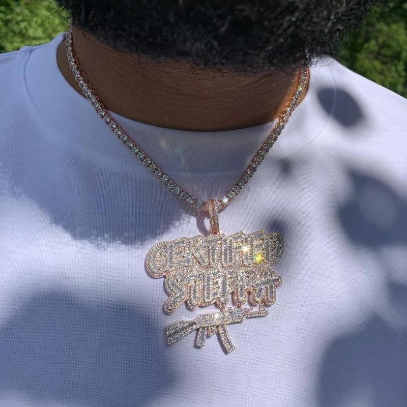 Chains Iced Out Bling 5A Cubic Zirconia CZ Letter Big Machine Gun Pendant Necklace With Rope Chain For Hiphop Men Boy Punk JewelryChains
Chains Iced Out Bling 5A Cubic Zirconia CZ Letter Big Machine Gun Pendant Necklace With Rope Chain For Hiphop Men Boy Punk JewelryChains