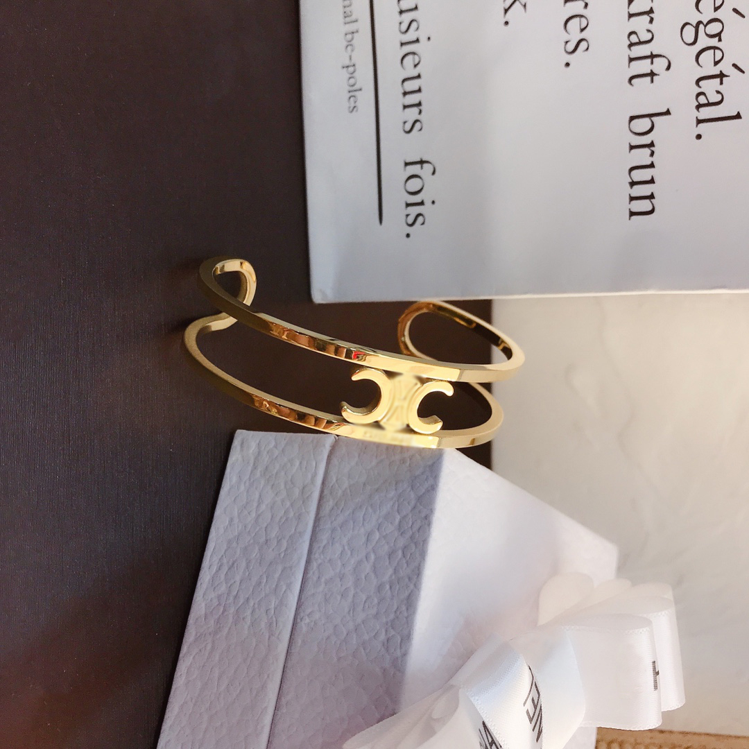 Fashion Style Bracelets Women Bangle Designer Letter Jewelry 18K Gold Plated Stainless steel Wedding Lovers Gift Bangles Wholesale Classic Style S015
Fashion Style Bracelets Women Bangle Designer Letter Jewelry 18K Gold Plated Stainless steel Wedding Lovers Gift Bangles Wholesale Classic Style S015