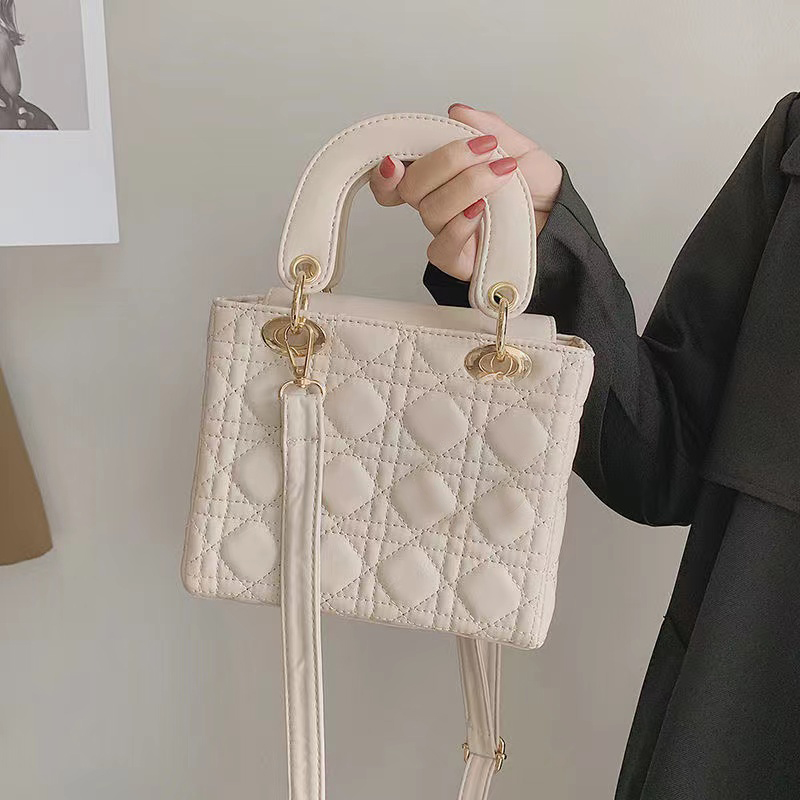 Lady bag shoulder sheepskin Bags wallet Luxurys Top designers high Quality Women handbag Fashion handbags mother classic beauty purse package Thread Clutch chains, No bags
Lady bag shoulder sheepskin Bags wallet Luxurys Top designers high Quality Women handbag Fashion handbags mother classic beauty purse package Thread Clutch chains, No bags