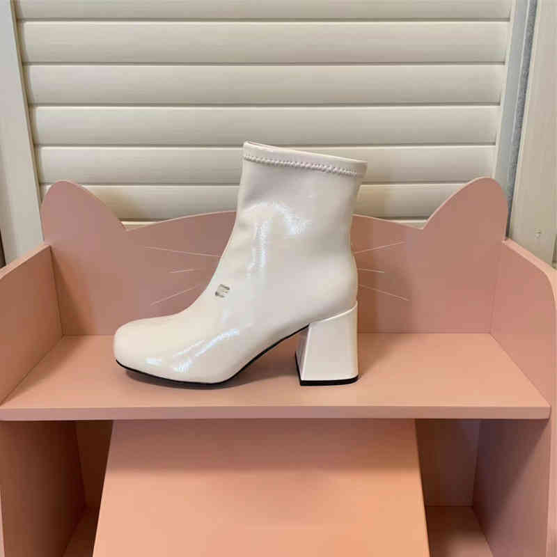 Brand boots M home 2022 patent leather pearl metal chain short women's thick heel square head high heel elastic, Black
Brand boots M home 2022 patent leather pearl metal chain short women's thick heel square head high heel elastic, Black