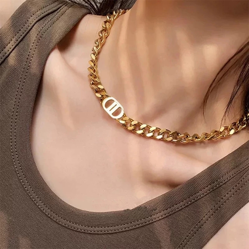 Top Quality Brass Women Designer Earrings Necklace Simple Letter Pendant Luxury Fashion Jewelry
Top Quality Brass Women Designer Earrings Necklace Simple Letter Pendant Luxury Fashion Jewelry