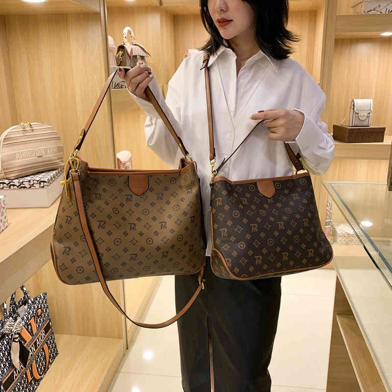 Ladies Fashion Luxury Brand Tide Bag Wholesale Tote Women's Single Shoulder Messenger Portable Large Capacity Versatile, Big coffee yellow color matching
Ladies Fashion Luxury Brand Tide Bag Wholesale Tote Women's Single Shoulder Messenger Portable Large Capacity Versatile, Big coffee yellow color matching