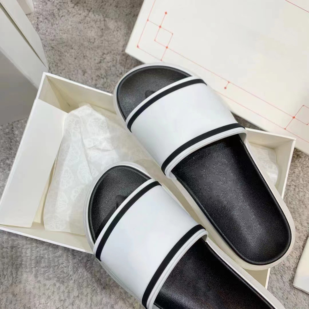 Top Quality Fashion Women Sandals Rubber Leather Slippers Summer Flat Stylist Slides Ladies Beach Sandal Party Wedding Slipper With Box
Top Quality Fashion Women Sandals Rubber Leather Slippers Summer Flat Stylist Slides Ladies Beach Sandal Party Wedding Slipper With Box