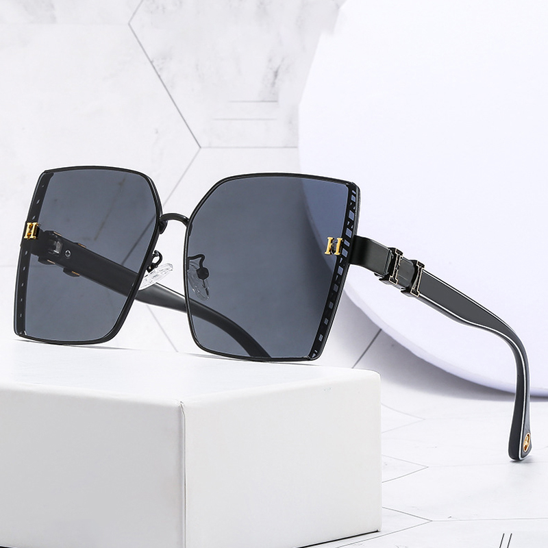 Brand Design Sunglasses Women Men Good Quality Fashion Metal Oversized Sun Glasses Vintage Female Male UV400 with Case
Brand Design Sunglasses Women Men Good Quality Fashion Metal Oversized Sun Glasses Vintage Female Male UV400 with Case