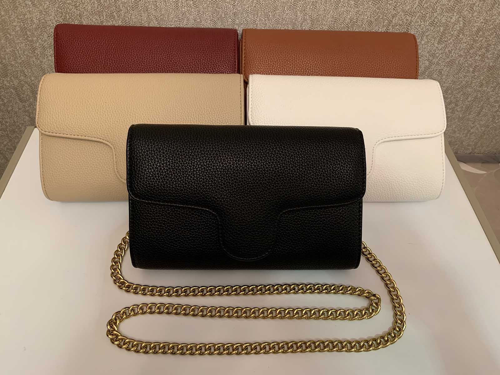 Fashion Handbags Metal Chain Gold Shoulder Bags High Quality Handbag Embossing Leather Flip Diagonal Crossbody Bag 23, 23*13*5cm
Fashion Handbags Metal Chain Gold Shoulder Bags High Quality Handbag Embossing Leather Flip Diagonal Crossbody Bag 23, 23*13*5cm