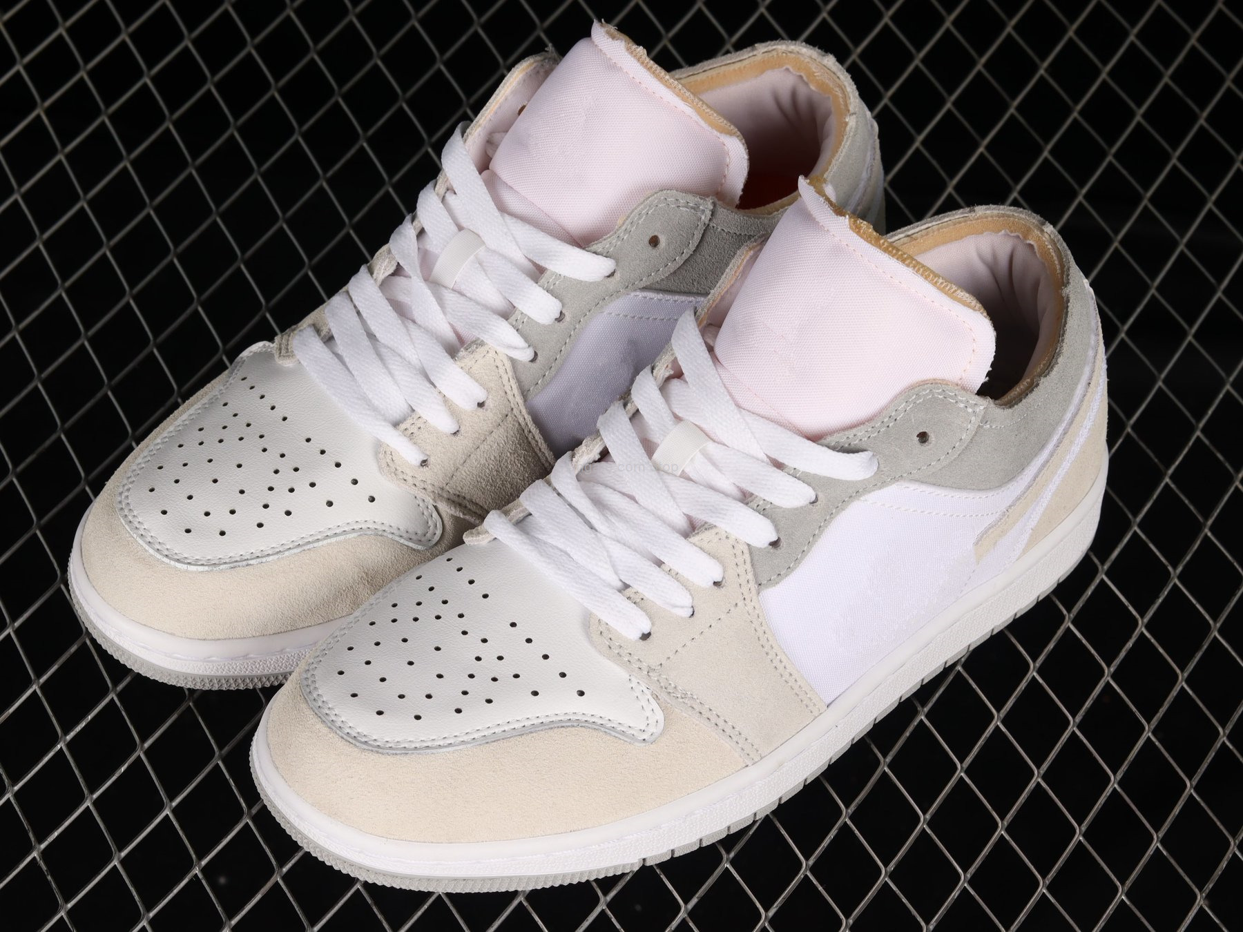 1 Low White Phantom DN1635-100 Basketball Shoes Womens Mens Size US 7-13 40-47
1 Low White Phantom DN1635-100 Basketball Shoes Womens Mens Size US 7-13 40-47
