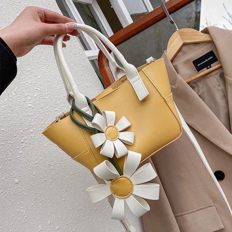 Evening Bags Bucket Design PU Leather Small Crossbody For Women 2022 Trend Fashion Flowers Lady Simple Handbags And Purses, White
Evening Bags Bucket Design PU Leather Small Crossbody For Women 2022 Trend Fashion Flowers Lady Simple Handbags And Purses, White